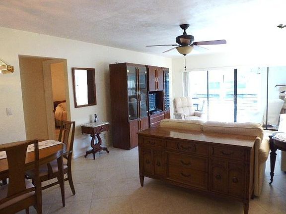 5th image of 755 Saturn St APT C201
