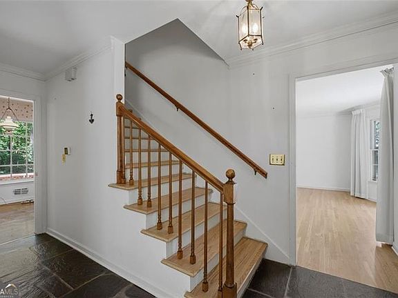 3rd image of 92 Brandon Ridge Dr