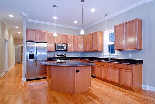 5th image of 926 W Fullerton Ave APT 1