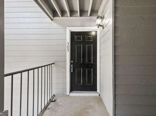 305 Granville Ct, Sandy Springs, GA 30328