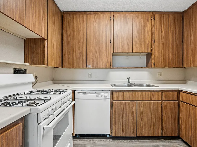 Chateau Student Housing Cooperative — Photo 39