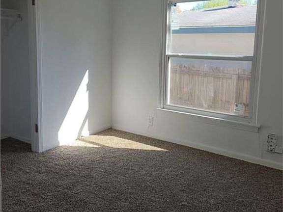 5th image of 616 Marchmont Ln #102