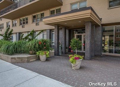4th image of 25 Neptune Blvd APT 6T