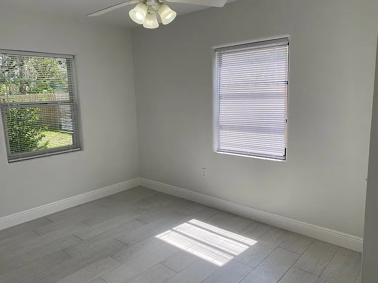 925 Mead Ave — Photo 8