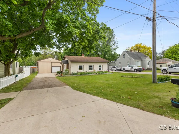 1044 Dahlia Ave, Wayland, MI 49348