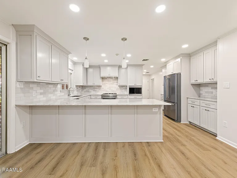 223 Stephanie Ave — Photo 6
