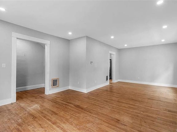 5th image of 204 Norwalk Ave