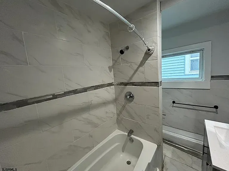 1405 Langston Ave — Photo 12