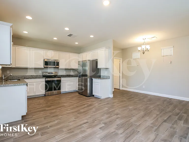 305 N Sunrise — Photo 5