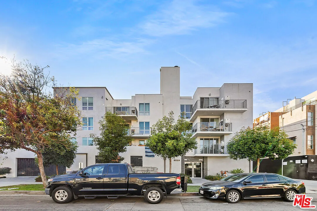 Building Photo - 5229 Willowcrest Ave #208