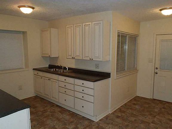 4th image of 3820 Kinnear Ave