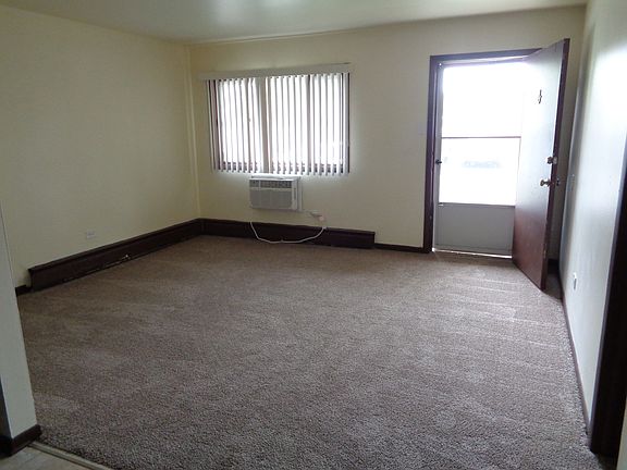 2nd image of 8244 W 87th St APT 4