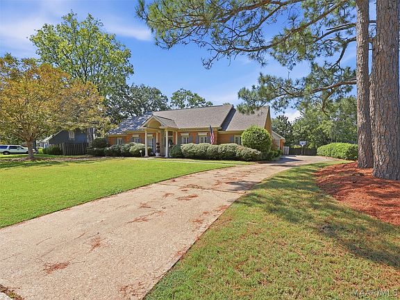 3rd image of 3207 Lancaster Ln
