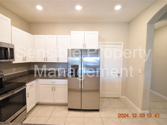 4th image of 939 Royal Empress Dr #939