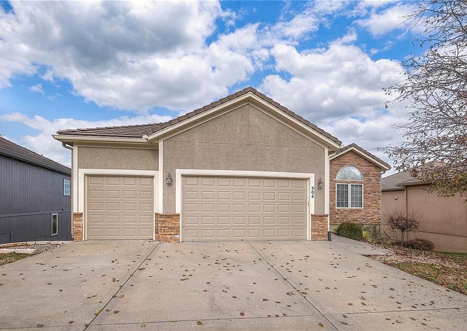 1st image of 504 NE Sienna Pl
