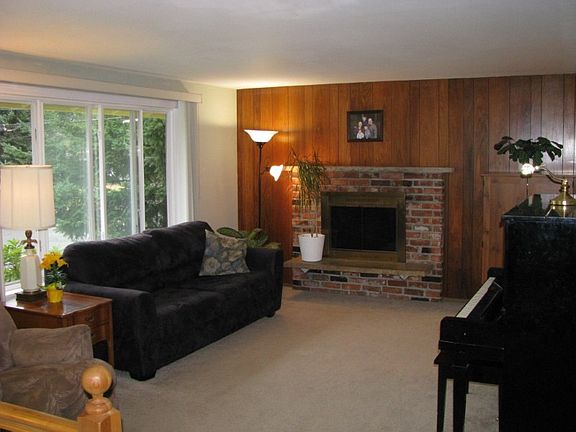 Nice entry way has hardwood stairs and railing.