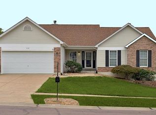 426 Valley Manor Dr, Ballwin, MO 63021