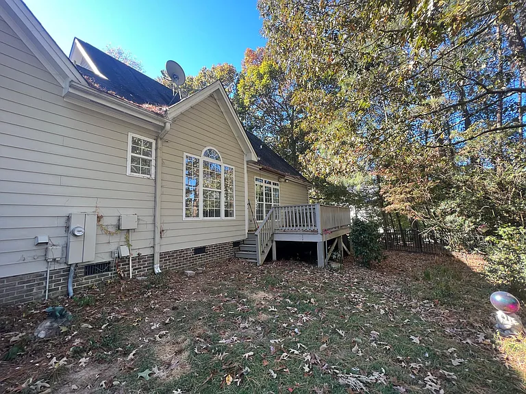 1004 Melville Ln — Photo 8