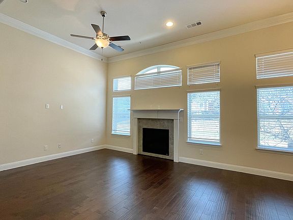 5th image of 579 Hampshire Dr