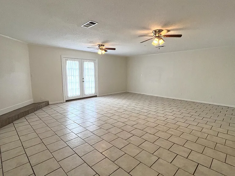 103 Ralph Dr — Photo 8