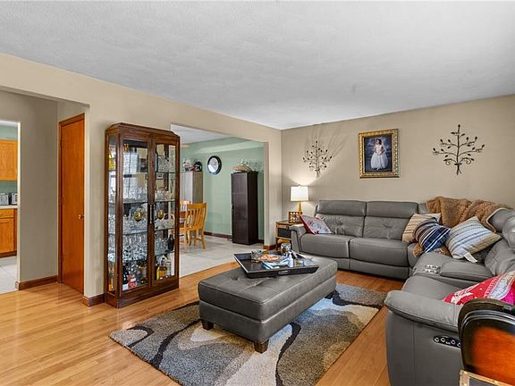 5th image of 190 Gladstone St
