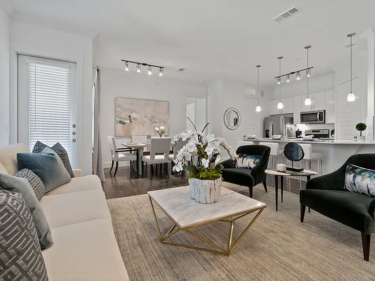 Luxe at Mercer Crossing — Photo 21