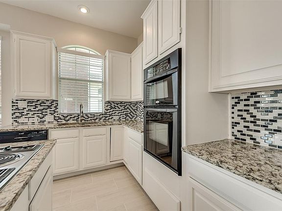 4th image of 3612 Chimney Rock Dr