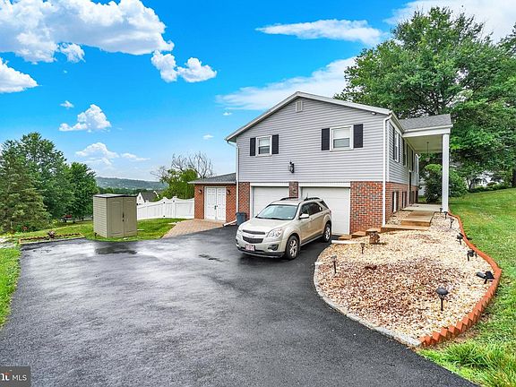 2nd image of 20 Oak Dr