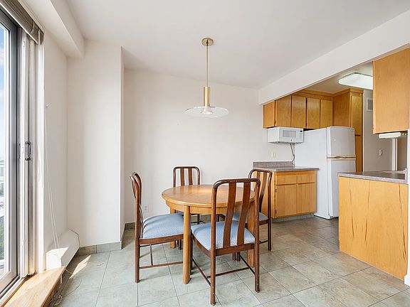 5th image of 5240 39th Dr APT 12F