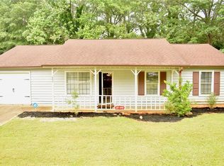 894 Lake Watch Dr, Stone Mountain, GA 30088