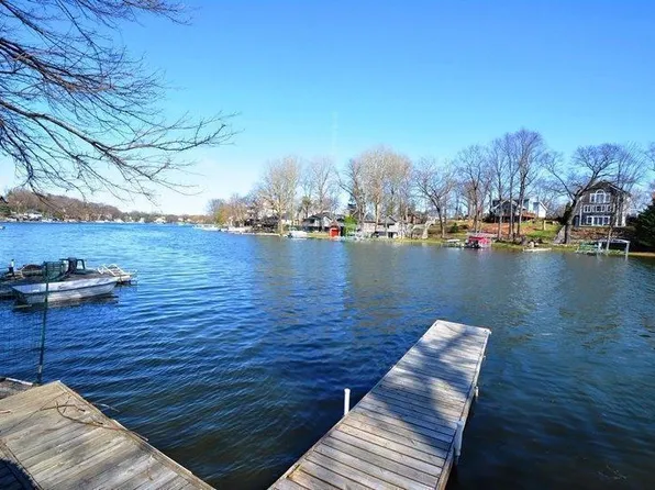 W352N5292 Lake Dr, Oconomowoc, WI 53066