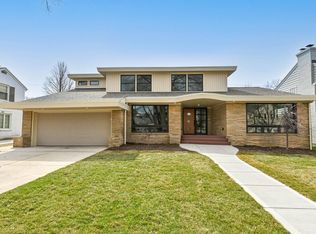 2301 E Glendale Ave, Whitefish Bay, WI 53211