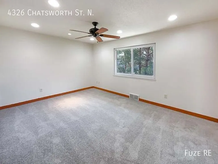 4326 Chatsworth St N — Photo 12