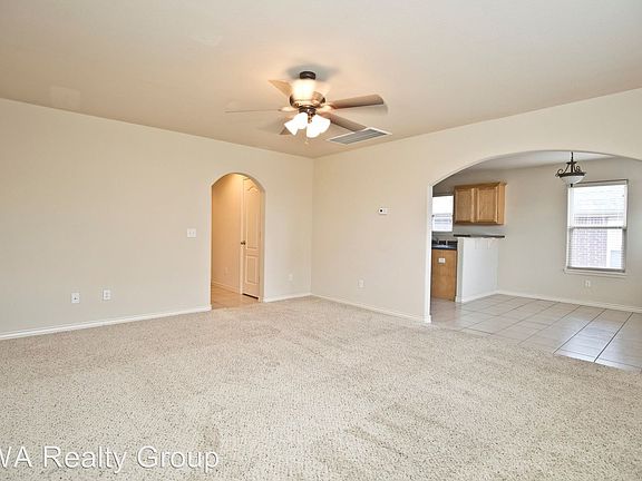 3rd image of 1013 Oak Crossing Dr