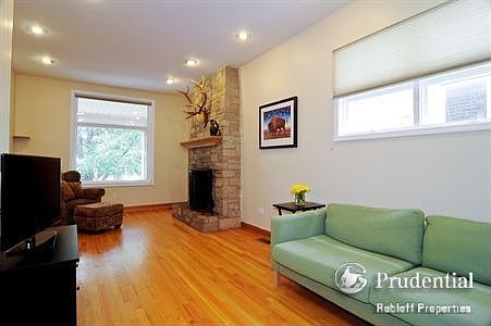 3rd image of 2641 N Richmond St