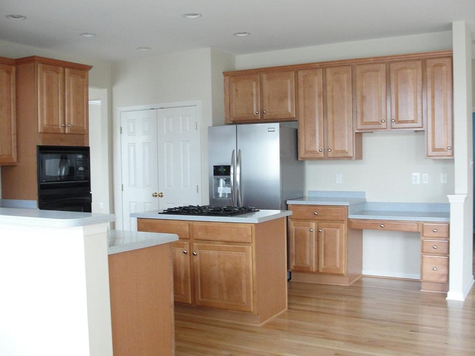 Gourmet Kitchen stainless appliances