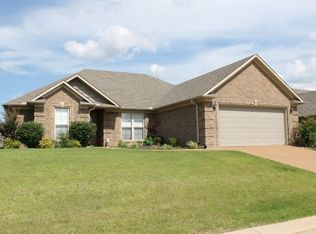 40 Grove Hill Ln, Jackson, TN 38305