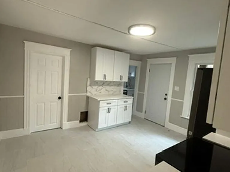 82 Bartholomew St — Photo 3