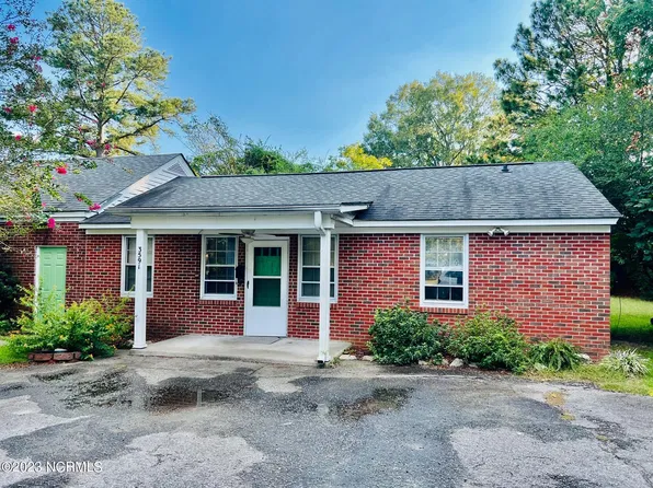 3591 E Wilson St, Farmville, NC 27828