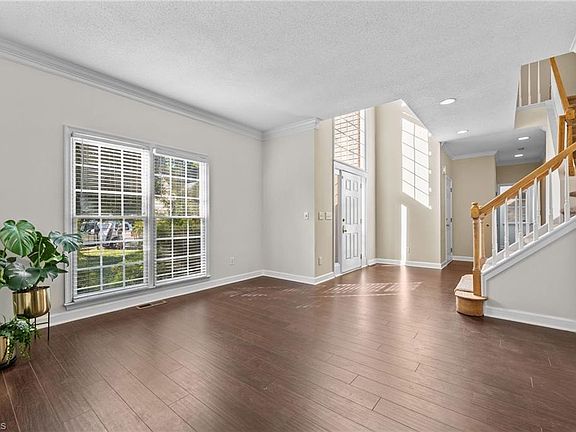 3rd image of 3240 Cheswick Dr