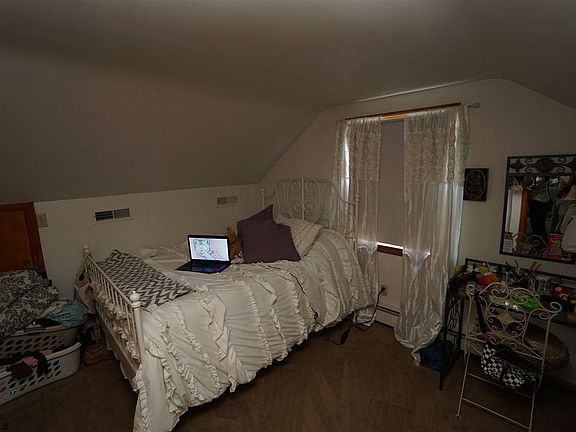4th image of 135 Knoll Dr