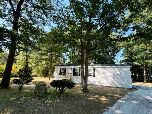 4220 Woodland Dr, Wheatfield, IN 46392