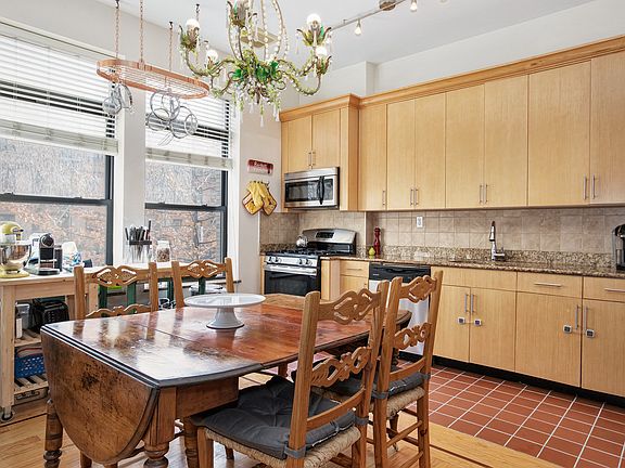 3rd image of 200 W 107th St APT 2b