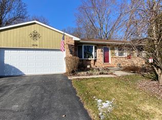 1976 Greenvalley Dr, Crown Pt, IN 46307
