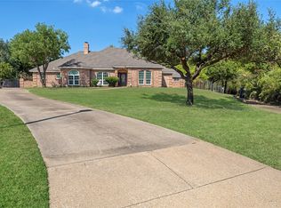 111 Creekside Ct, Kennedale, TX 76060