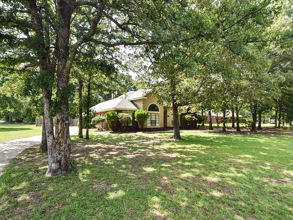 709 Yellowstone Dr