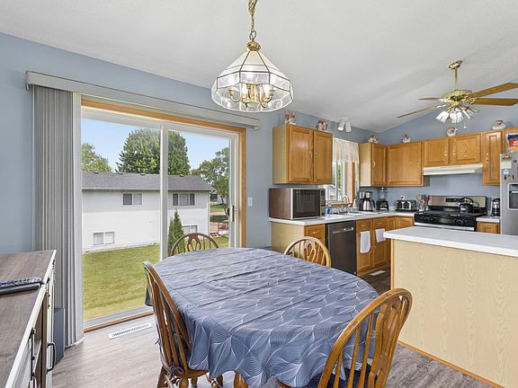 5th image of 212 13th Ave NE