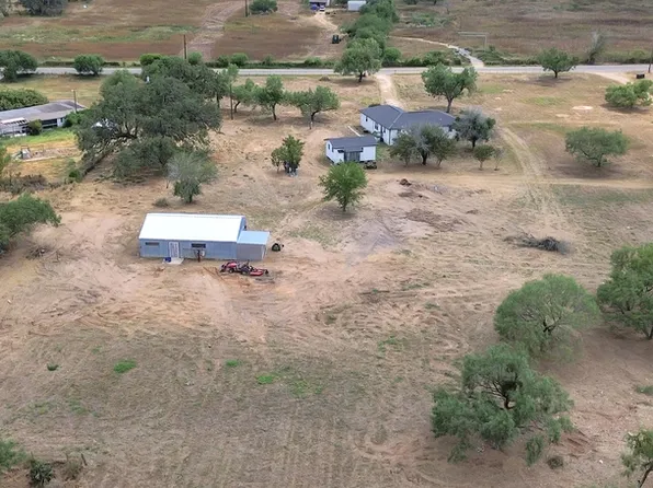 366 County Road 2755, Bigfoot, TX 78005