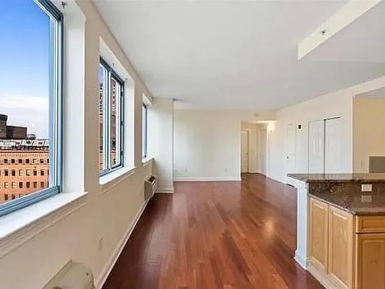 311 Washington St #3E — Photo 6
