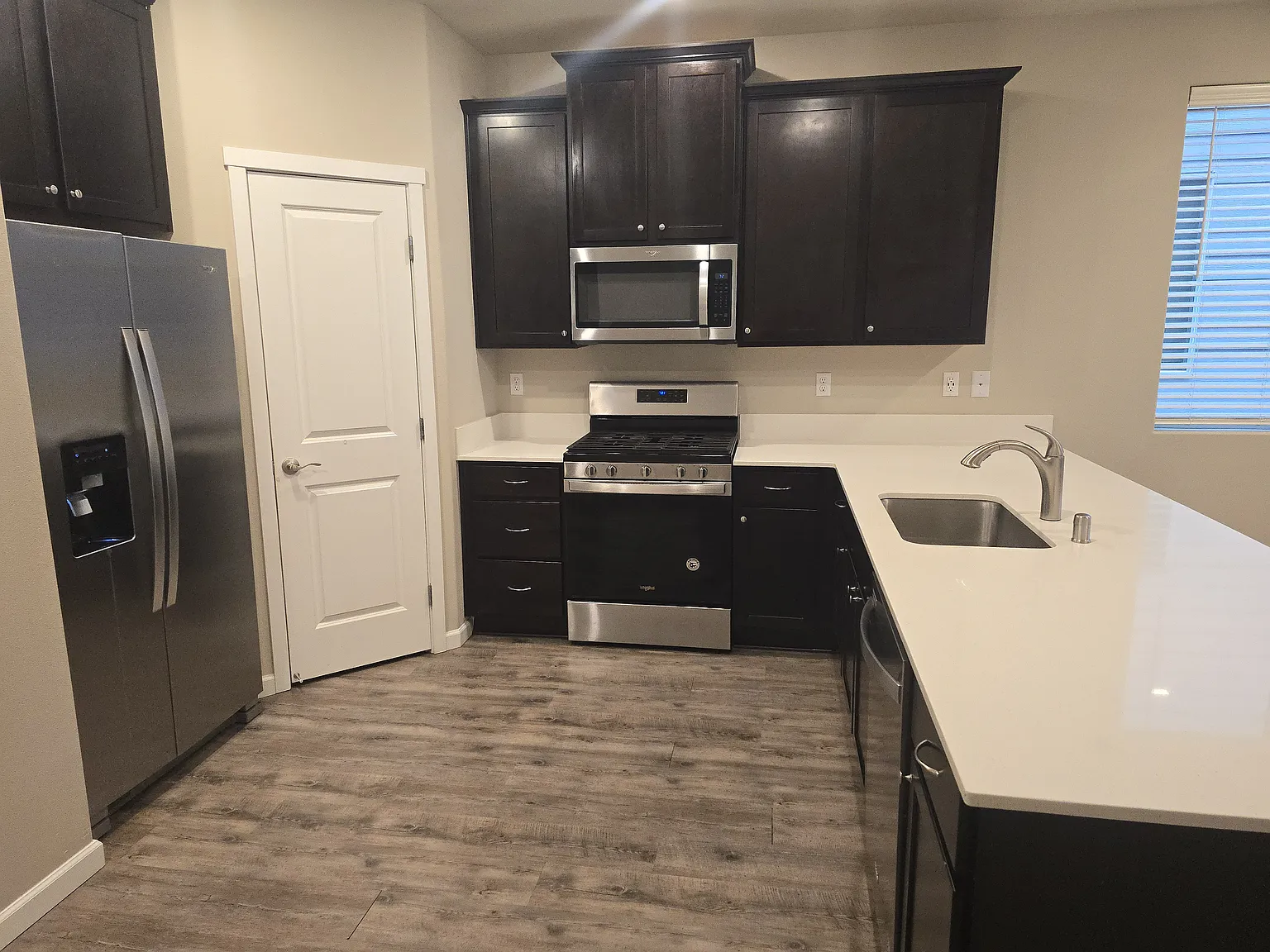 4 bed, 2.5 bath, 1646 sqft, $2,575 — Photo 4